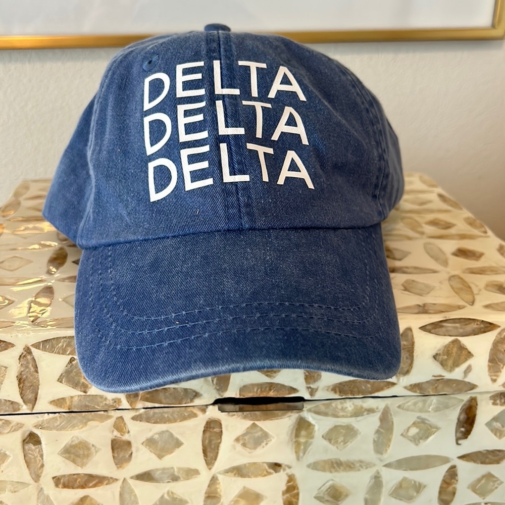 Tri delta hat